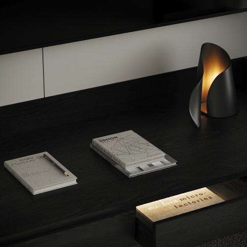 Moderná minimalistická hosťovská izba v neutrálnych farbách s betónovou stenou, nízkou posteľou a dizajnovým nábytkom.